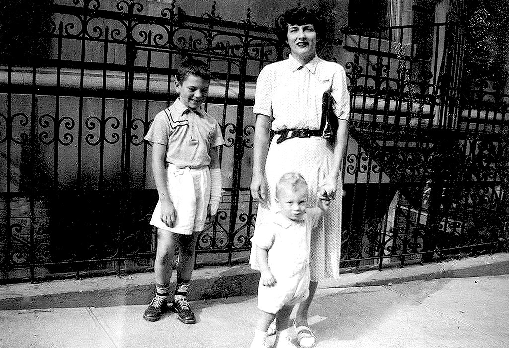 hijuelos-brother-mother